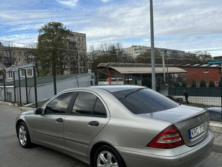 Сірий Мерседес Ц-Клас, об'ємом двигуна 2.2 л та пробігом 373 тис. км за 2950 $, фото 1 на Automoto.ua