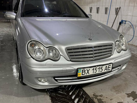 Мерседес Ц-Класс 2005 в Хмельницком на Automoto.ua Серый Мерседес Ц-Класс, объемом двигателя 1.8 л и пробегом 282 тыс. км за 6500 $, фото 1 на Automoto.ua