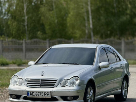 Мерседес Ц-Класс 2005 в Днепре (Днепропетровске) на Automoto.ua Серый Мерседес Ц-Класс, объемом двигателя 1.8 л и пробегом 234 тыс. км за 4999 $, фото 1 на Automoto.ua