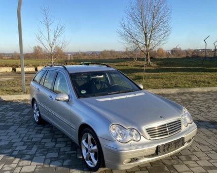 Серый Мерседес Ц-Класс, объемом двигателя 2.2 л и пробегом 300 тыс. км за 2600 $, фото 1 на Automoto.ua