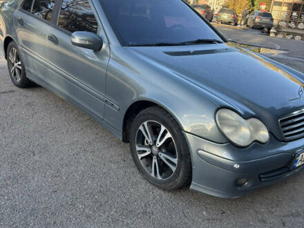 Мерседес Ц-Класс 2005 в Виннице на Automoto.ua Серый Мерседес Ц-Класс, объемом двигателя 1.8 л и пробегом 330 тыс. км за 4500 $, фото 1 на Automoto.ua