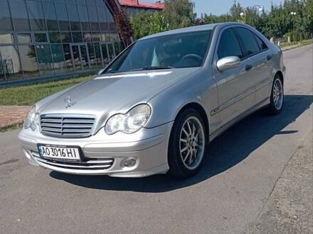 Мерседес Ц-Клас 2005 у Тячеве на Automoto.ua Сірий Мерседес Ц-Клас, об'ємом двигуна 1.8 л та пробігом 165 тис. км за 6500 $, фото 1 на Automoto.ua