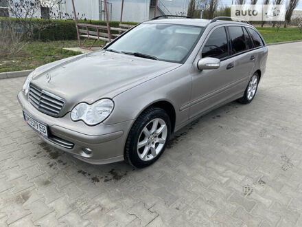 Мерседес Ц-Класс 2006 в Сумах на Automoto.ua Серый Мерседес Ц-Класс, объемом двигателя 2.2 л и пробегом 370 тыс. км за 6400 $, фото 1 на Automoto.ua