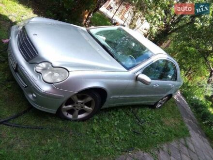 Мерседес Ц-Клас 2006 у Борисполе на Automoto.ua Сірий Мерседес Ц-Клас, об'ємом двигуна 3 л та пробігом 197 тис. км за 5200 $, фото 1 на Automoto.ua