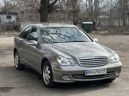 Мерседес Ц-Класс 2006 в Одессе на Automoto.ua Серый Мерседес Ц-Класс, объемом двигателя 1.8 л и пробегом 241 тыс. км за 7000 $, фото 1 на Automoto.ua