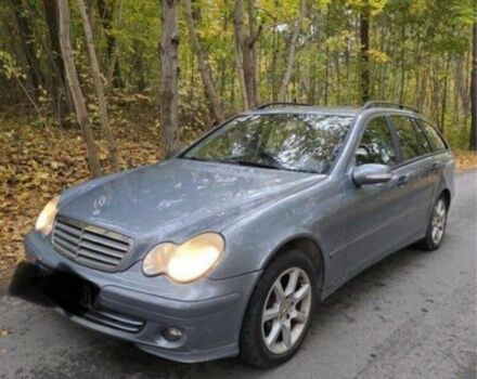 Серый Мерседес Ц-Класс, объемом двигателя 2.2 л и пробегом 324 тыс. км за 2750 $, фото 1 на Automoto.ua