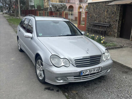 Мерседес Ц-Класс 2006 в Запорожье на Automoto.ua Серый Мерседес Ц-Класс, объемом двигателя 2.2 л и пробегом 430 тыс. км за 6200 $, фото 1 на Automoto.ua
