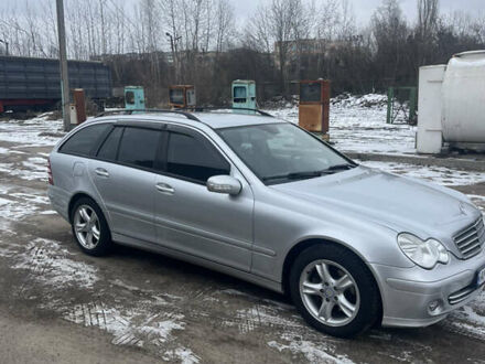 Мерседес Ц-Класс 2006 в Житомире на Automoto.ua Серый Мерседес Ц-Класс, объемом двигателя 2.15 л и пробегом 270 тыс. км за 6900 $, фото 1 на Automoto.ua