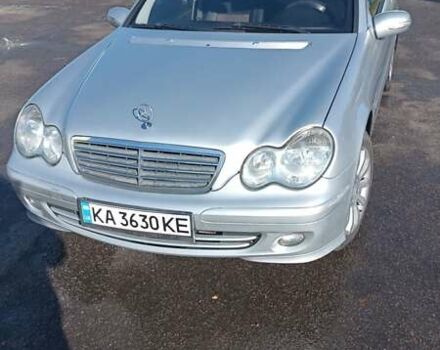 Серый Мерседес Ц-Класс, объемом двигателя 1.8 л и пробегом 300 тыс. км за 7200 $, фото 1 на Automoto.ua
