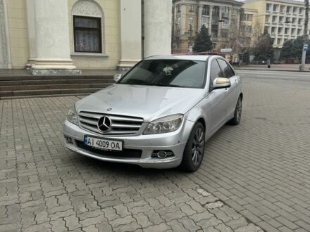 Серый Мерседес Ц-Класс, объемом двигателя 2.1 л и пробегом 300 тыс. км за 7200 $, фото 1 на Automoto.ua