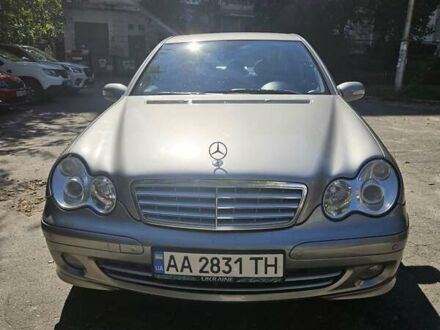 Мерседес Ц-Клас 2007 у Києві на Automoto.ua Сірий Мерседес Ц-Клас, об'ємом двигуна 1.73 л та пробігом 195 тис. км за 6500 $, фото 1 на Automoto.ua