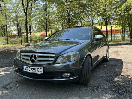 Мерседес Ц-Клас 2007 у Краматорске на Automoto.ua Сірий Мерседес Ц-Клас, об'ємом двигуна 3 л та пробігом 256 тис. км за 9500 $, фото 1 на Automoto.ua