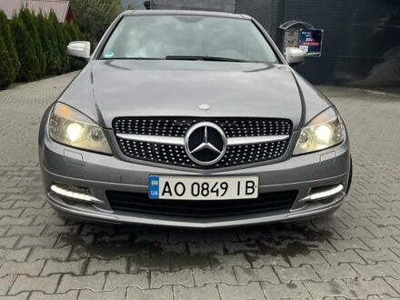 Серый Мерседес Ц-Класс, объемом двигателя 2.98 л и пробегом 270 тыс. км за 10000 $, фото 1 на Automoto.ua