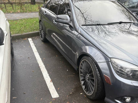 Серый Мерседес Ц-Класс, объемом двигателя 3 л и пробегом 198 тыс. км за 8900 $, фото 1 на Automoto.ua