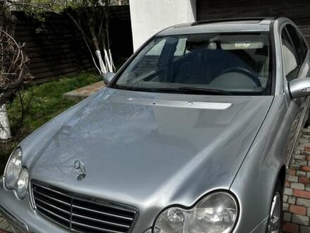 Мерседес Ц-Класс 2007 в Киеве на Automoto.ua Серый Мерседес Ц-Класс, объемом двигателя 3 л и пробегом 195 тыс. км за 7950 $, фото 1 на Automoto.ua