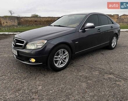 Сірий Мерседес Ц-Клас, об'ємом двигуна 3 л та пробігом 300 тис. км за 11000 $, фото 1 на Automoto.ua