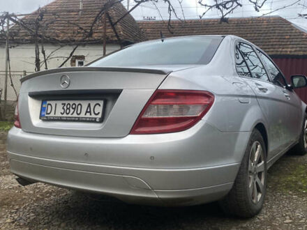 Серый Мерседес Ц-Класс, объемом двигателя 2.15 л и пробегом 300 тыс. км за 8600 $, фото 1 на Automoto.ua