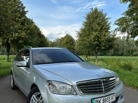 Мерседес Ц-Класс 2008 в Ровно на Automoto.ua Серый Мерседес Ц-Класс, объемом двигателя 2.1 л и пробегом 359 тыс. км за 7700 $, фото 1 на Automoto.ua