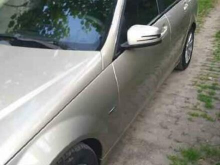 Серый Мерседес Ц-Класс, объемом двигателя 2.2 л и пробегом 300 тыс. км за 9500 $, фото 1 на Automoto.ua