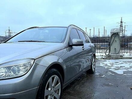 Серый Мерседес Ц-Класс, объемом двигателя 2.1 л и пробегом 360 тыс. км за 8400 $, фото 1 на Automoto.ua