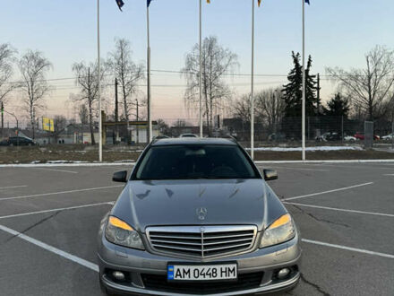 Мерседес Ц-Класс 2010 в Житомире на Automoto.ua Серый Мерседес Ц-Класс, объемом двигателя 2.14 л и пробегом 277 тыс. км за 10000 $, фото 1 на Automoto.ua