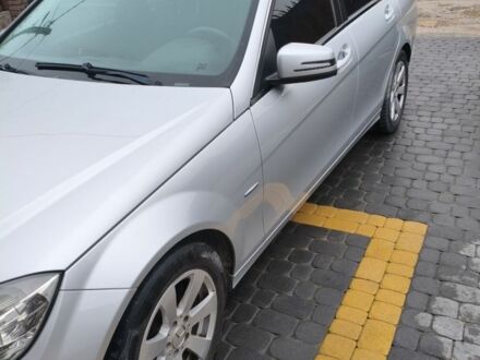 Сірий Мерседес Ц-Клас, об'ємом двигуна 2.1 л та пробігом 332 тис. км за 9200 $, фото 1 на Automoto.ua