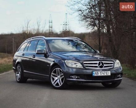 Серый Мерседес Ц-Класс, объемом двигателя 2.2 л и пробегом 250 тыс. км за 10000 $, фото 1 на Automoto.ua
