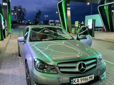 Мерседес Ц-Класс 2011 в Киеве на Automoto.ua Серый Мерседес Ц-Класс, объемом двигателя 1.8 л и пробегом 180 тыс. км за 12800 $, фото 1 на Automoto.ua