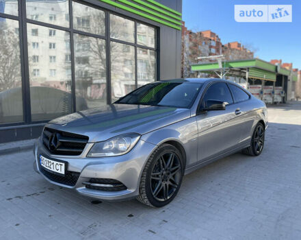 Серый Мерседес Ц-Класс, объемом двигателя 2.1 л и пробегом 264 тыс. км за 11900 $, фото 1 на Automoto.ua