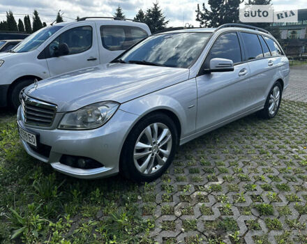 Серый Мерседес Ц-Класс, объемом двигателя 2.2 л и пробегом 350 тыс. км за 11999 $, фото 1 на Automoto.ua