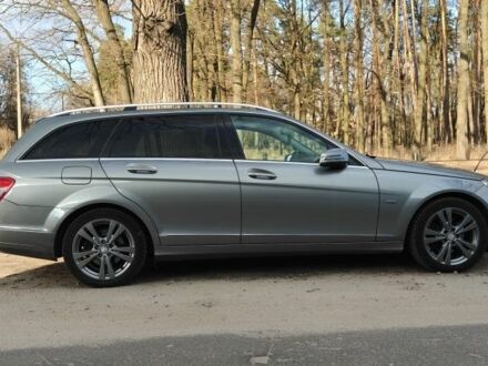 Серый Мерседес Ц-Класс, объемом двигателя 2.1 л и пробегом 260 тыс. км за 9200 $, фото 1 на Automoto.ua