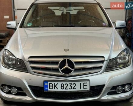 Сірий Мерседес Ц-Клас, об'ємом двигуна 2.1 л та пробігом 247 тис. км за 11900 $, фото 1 на Automoto.ua