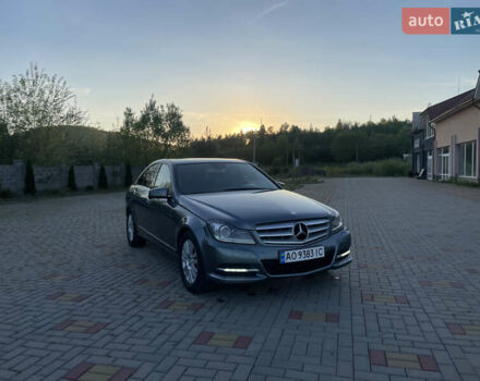Серый Мерседес Ц-Класс, объемом двигателя 2.14 л и пробегом 244 тыс. км за 17028 $, фото 1 на Automoto.ua