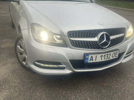 Сірий Мерседес Ц-Клас, об'ємом двигуна 2.15 л та пробігом 304 тис. км за 12000 $, фото 1 на Automoto.ua