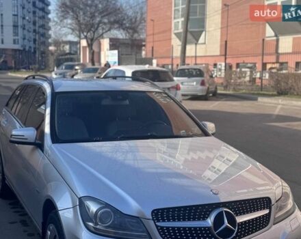 Сірий Мерседес Ц-Клас, об'ємом двигуна 2.14 л та пробігом 310 тис. км за 9500 $, фото 1 на Automoto.ua