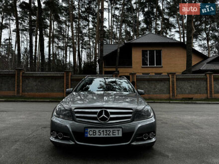 Серый Мерседес Ц-Класс, объемом двигателя 2.2 л и пробегом 288 тыс. км за 10800 $, фото 1 на Automoto.ua