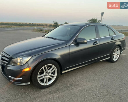 Серый Мерседес Ц-Класс, объемом двигателя 3.5 л и пробегом 129 тыс. км за 13500 $, фото 1 на Automoto.ua