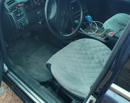 Синій Мерседес Ц-Клас, об'ємом двигуна 3.2 л та пробігом 320 тис. км за 2900 $, фото 2 на Automoto.ua