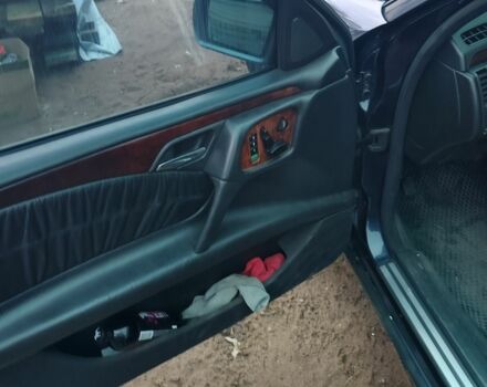 Синій Мерседес Ц-Клас, об'ємом двигуна 3.2 л та пробігом 320 тис. км за 2900 $, фото 5 на Automoto.ua