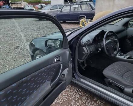 Синий Мерседес Ц-Класс, объемом двигателя 2 л и пробегом 223 тыс. км за 4500 $, фото 30 на Automoto.ua