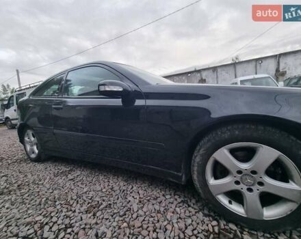 Синий Мерседес Ц-Класс, объемом двигателя 2 л и пробегом 223 тыс. км за 4500 $, фото 13 на Automoto.ua