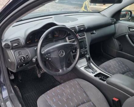 Синий Мерседес Ц-Класс, объемом двигателя 2 л и пробегом 223 тыс. км за 4500 $, фото 32 на Automoto.ua