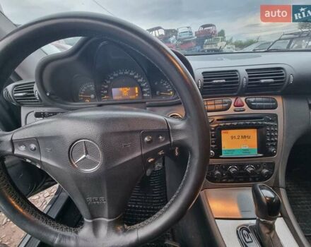 Синий Мерседес Ц-Класс, объемом двигателя 2 л и пробегом 223 тыс. км за 4500 $, фото 4 на Automoto.ua