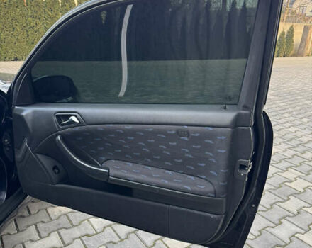 Синий Мерседес Ц-Класс, объемом двигателя 2 л и пробегом 180 тыс. км за 4444 $, фото 25 на Automoto.ua