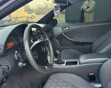 Синий Мерседес Ц-Класс, объемом двигателя 2 л и пробегом 180 тыс. км за 4444 $, фото 19 на Automoto.ua