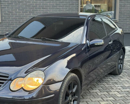 Синий Мерседес Ц-Класс, объемом двигателя 2 л и пробегом 180 тыс. км за 4444 $, фото 1 на Automoto.ua