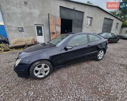 Синий Мерседес Ц-Класс, объемом двигателя 2 л и пробегом 223 тыс. км за 4500 $, фото 18 на Automoto.ua