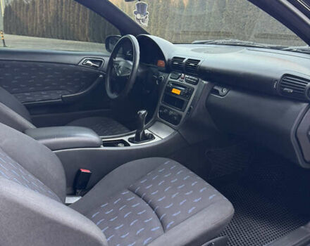 Синий Мерседес Ц-Класс, объемом двигателя 2 л и пробегом 180 тыс. км за 4444 $, фото 26 на Automoto.ua