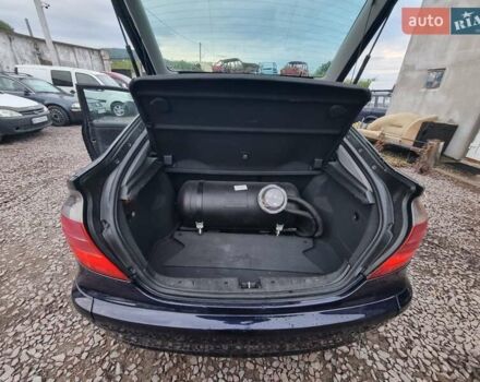 Синий Мерседес Ц-Класс, объемом двигателя 2 л и пробегом 223 тыс. км за 4500 $, фото 2 на Automoto.ua