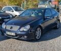 Мерседес Ц-Класс 2005 в Ровно на Automoto.ua Синий Мерседес Ц-Класс, объемом двигателя 2.1 л и пробегом 305 тыс. км за 6450 $, фото 1 на Automoto.ua